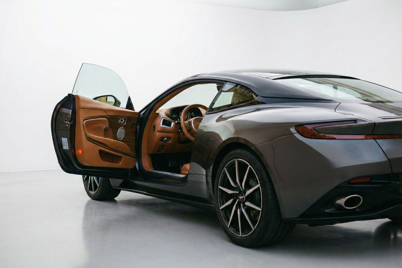 Como avaliar o interior de um carro de luxo, elegância, ergonomia e durabilidade