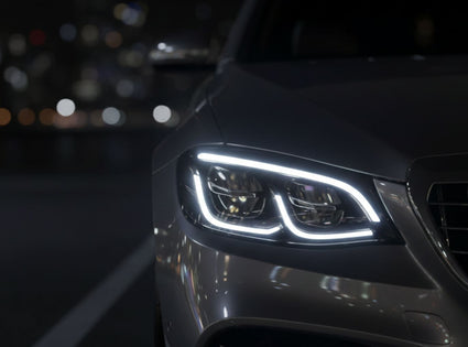 Iluminação premium, como led, matriz e laser elevam a experiência ao dirigir à noite