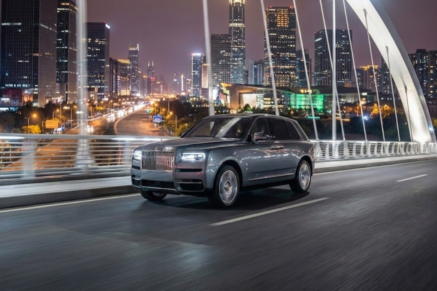 Dirigir ou ser conduzido, como o Cullinan redefine sua relação com o carro